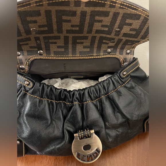 Black Fendi Magic Bag - Picture 2 of 5
